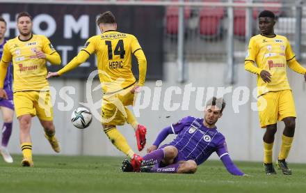 Fussball 2. Liga. SK Austria Klagenfurt gegen  Kapfenberger SV. Thorsten Mahrer,  (Klagenfurt),   Elvedin Heric (Kapfenberger SV). Klagenfurt, am 9.4.2021.
Foto: Kuess
www.qspictures.net
---
pressefotos, pressefotografie, kuess, qs, qspictures, sport, bild, bilder, bilddatenbank