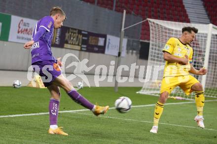 Fussball 2. Liga. SK Austria Klagenfurt gegen  Kapfenberger SV. Tim Maciejewski, (Klagenfurt),  Michael Lang   (Kapfenberger SV). Klagenfurt, am 9.4.2021.
Foto: Kuess
www.qspictures.net
---
pressefotos, pressefotografie, kuess, qs, qspictures, sport, bild, bilder, bilddatenbank