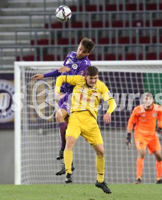 Fussball 2. Liga. SK Austria Klagenfurt gegen  Kapfenberger SV. Thorsten Mahrer,  (Klagenfurt), Marvin Hernaus   (Kapfenberger SV). Klagenfurt, am 9.4.2021.
Foto: Kuess
www.qspictures.net
---
pressefotos, pressefotografie, kuess, qs, qspictures, sport, bild, bilder, bilddatenbank