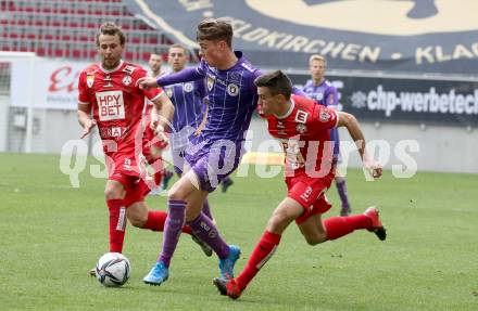 Fussball 2. Liga. SK Austria Klagenfurt gegen  Grazer AK 1902. Tim Maciejewski,  (Klagenfurt), Peter Tschernegg, Josef Weberbauer   (GAK). Klagenfurt, am 18.4.2021.
Foto: Kuess
www.qspictures.net
---
pressefotos, pressefotografie, kuess, qs, qspictures, sport, bild, bilder, bilddatenbank