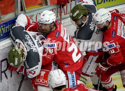 EBEL. Eishockey Bundesliga. KAC gegen	HCB Suedtirol Alperia. Martin Schumnig, Steven Strong, (KAC),  Michael Halmo, Daniel Catenacci  (Bozen). Klagenfurt, am 18.4.2021.
Foto: Kuess
www.qspictures.net

---
pressefotos, pressefotografie, kuess, qs, qspictures, sport, bild, bilder, bilddatenbank