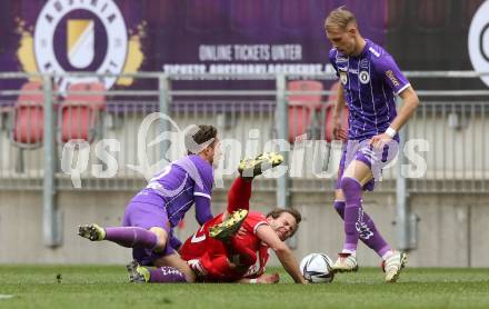 Fussball 2. Liga. SK Austria Klagenfurt gegen  Grazer AK 1902. Oliver Markoutz, Benjamin Hadzic,  (Klagenfurt),  Peter Tschernegg  (GAK). Klagenfurt, am 18.4.2021.
Foto: Kuess
www.qspictures.net
---
pressefotos, pressefotografie, kuess, qs, qspictures, sport, bild, bilder, bilddatenbank