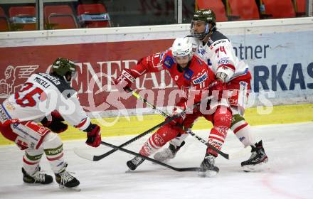 EBEL. Eishockey Bundesliga. KAC gegen	HCB Suedtirol Alperia. Lukas Haudum,  (KAC),  Angelo Miceli, Dylan Di Perna (Bozen). Klagenfurt, am 18.4.2021.
Foto: Kuess
www.qspictures.net

---
pressefotos, pressefotografie, kuess, qs, qspictures, sport, bild, bilder, bilddatenbank