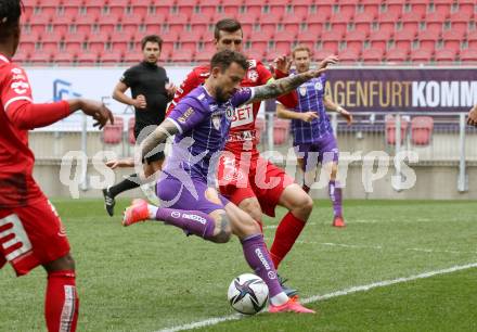 Fussball 2. Liga. SK Austria Klagenfurt gegen  Grazer AK 1902. Philipp Huetter, (Klagenfurt),   Marco Perchtold  (GAK). Klagenfurt, am 18.4.2021.
Foto: Kuess
www.qspictures.net
---
pressefotos, pressefotografie, kuess, qs, qspictures, sport, bild, bilder, bilddatenbank