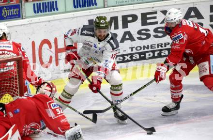 EBEL. Eishockey Bundesliga. KAC gegen	HCB Suedtirol Alperia. Blaz Gregorc,  (KAC), Ivan Deluca  (Bozen). Klagenfurt, am 18.4.2021.
Foto: Kuess
www.qspictures.net

---
pressefotos, pressefotografie, kuess, qs, qspictures, sport, bild, bilder, bilddatenbank