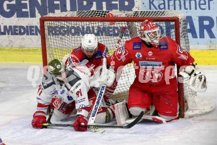 EBEL. Eishockey Bundesliga. KAC gegen	HCB Suedtirol Alperia. Daniel Obersteiner, Sebastian Dahm, (KAC),  Michael Halmo  (Bozen). Klagenfurt, am 18.4.2021.
Foto: Kuess
www.qspictures.net

---
pressefotos, pressefotografie, kuess, qs, qspictures, sport, bild, bilder, bilddatenbank