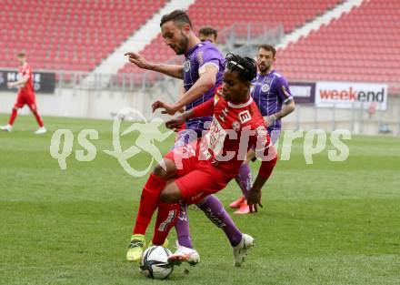 Fussball 2. Liga. SK Austria Klagenfurt gegen  Grazer AK 1902. Markus Pink,  (Klagenfurt), Reality Arase Asemota   (GAK). Klagenfurt, am 18.4.2021.
Foto: Kuess
www.qspictures.net
---
pressefotos, pressefotografie, kuess, qs, qspictures, sport, bild, bilder, bilddatenbank