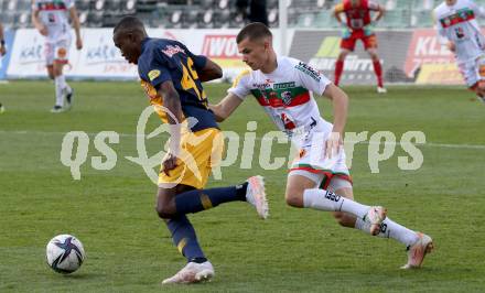 Fussball. Bundesliga. RZ Pellets WAC gegen FC Red Bull Salzburg. Adis Jasic,  (WAC), Enock Mwepu (Salzburg). Wolfsberg, am 25.4.2021.
Foto: Kuess
www.qspictures.net

---
pressefotos, pressefotografie, kuess, qs, qspictures, sport, bild, bilder, bilddatenbank