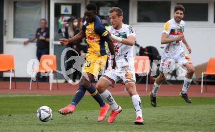 Fussball. Bundesliga. RZ Pellets WAC gegen FC Red Bull Salzburg. Mario Leitgeb,   (WAC), Patson Daka (Salzburg). Wolfsberg, am 25.4.2021.
Foto: Kuess
www.qspictures.net

---
pressefotos, pressefotografie, kuess, qs, qspictures, sport, bild, bilder, bilddatenbank