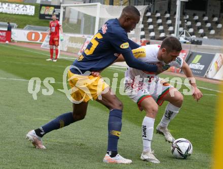 Fussball. Bundesliga. RZ Pellets WAC gegen FC Red Bull Salzburg. Guram Giorbelidze,  (WAC), Enock Mwepu (Salzburg). Wolfsberg, am 25.4.2021.
Foto: Kuess
www.qspictures.net

---
pressefotos, pressefotografie, kuess, qs, qspictures, sport, bild, bilder, bilddatenbank