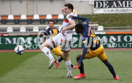 Fussball. Bundesliga. RZ Pellets WAC gegen FC Red Bull Salzburg. Luka Lochoshvili,  (WAC), Patson Daka (Salzburg). Wolfsberg, am 25.4.2021.
Foto: Kuess
www.qspictures.net

---
pressefotos, pressefotografie, kuess, qs, qspictures, sport, bild, bilder, bilddatenbank