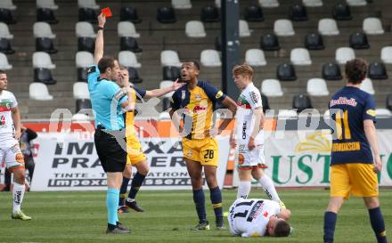 Fussball. Bundesliga. RZ Pellets WAC gegen FC Red Bull Salzburg.  Schiedsrichter Harald Lechner, Antoine Bernede  (Salzburg). Wolfsberg, am 25.4.2021.
Foto: Kuess
www.qspictures.net

---
pressefotos, pressefotografie, kuess, qs, qspictures, sport, bild, bilder, bilddatenbank