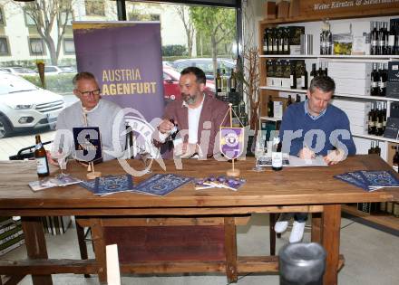 Fussball 2. Liga. SK Austria Klagenfurt. Vertragsunterzeichnung mit Hirter Bier. Klagenfurt, am 28.4.2021.
Foto: Kuess
www.qspictures.net
---
pressefotos, pressefotografie, kuess, qs, qspictures, sport, bild, bilder, bilddatenbank