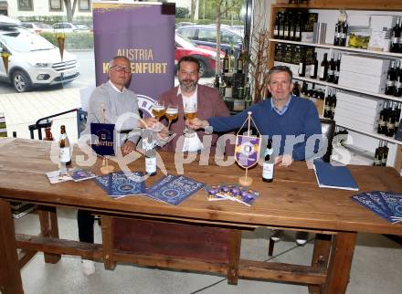 Fussball 2. Liga. SK Austria Klagenfurt. Vertragsunterzeichnung mit Hirter Bier. Klagenfurt, am 28.4.2021.
Foto: Kuess
www.qspictures.net
---
pressefotos, pressefotografie, kuess, qs, qspictures, sport, bild, bilder, bilddatenbank