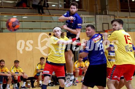Handball spusu Liga. SC Ferlach gegen UHK Krems. Leander Krobath (Ferlach), David Nigg (Krems). Ferlach, am 15.5.2021.
Foto: Kuess
www.qspictures.net
---
pressefotos, pressefotografie, kuess, qs, qspictures, sport, bild, bilder, bilddatenbank