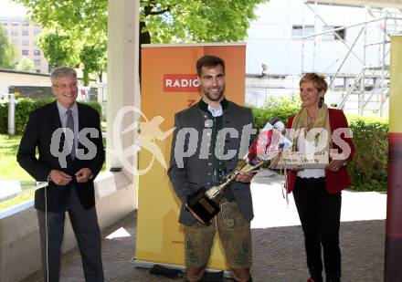 EBEL. Eishockey Bundesliga. KAC. Wahl zum Kaerntner Eishockey  Superstar.  Peter Kaiser, Martin Schumnig, Karin Bernhard. Klagenfurt, am 17.5.2021.
Foto: Kuess 
www.qspictures.net

---
pressefotos, pressefotografie, kuess, qs, qspictures, sport, bild, bilder, bilddatenbank