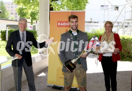 EBEL. Eishockey Bundesliga. KAC. Wahl zum Kaerntner Eishockey  Superstar.  Peter Kaiser, Martin Schumnig, Karin Bernhard. Klagenfurt, am 17.5.2021.
Foto: Kuess 
www.qspictures.net

---
pressefotos, pressefotografie, kuess, qs, qspictures, sport, bild, bilder, bilddatenbank