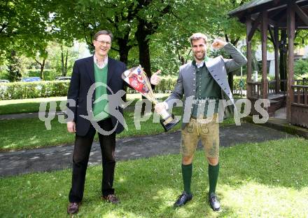 EBEL. Eishockey Bundesliga. KAC. Wahl zum Kaerntner Eishockey  Superstar.  Tono Hoenigmann, Martin Schumnig. Klagenfurt, am 17.5.2021.
Foto: Kuess 
www.qspictures.net

---
pressefotos, pressefotografie, kuess, qs, qspictures, sport, bild, bilder, bilddatenbank