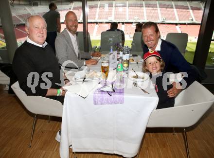 Fussball. Bundesliga Relegation. SK Austria Klagenfurt gegen St. Poelten.   VIP.   . Klagenfurt, am 26.5.2021.
Foto: Kuess
www.qspictures.net
---
pressefotos, pressefotografie, kuess, qs, qspictures, sport, bild, bilder, bilddatenbank