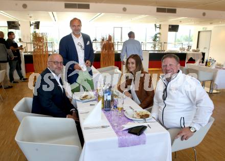 Fussball. Bundesliga Relegation. SK Austria Klagenfurt gegen St. Poelten.   VIP.   . Klagenfurt, am 26.5.2021.
Foto: Kuess
www.qspictures.net
---
pressefotos, pressefotografie, kuess, qs, qspictures, sport, bild, bilder, bilddatenbank