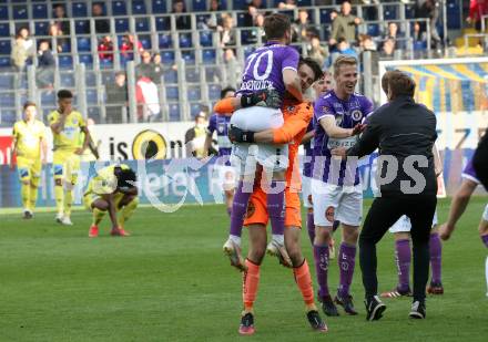 Fussball. Bundesliga Relegation. St. Poelten gegen SK Austria Klagenfurt .   Meisterjubel Austria Klagenfurt.  Fabian Miesenboeck, Philip Menzel, Christopher Cvetko. Klagenfurt, am 29.5.2021.
Foto: Kuess
www.qspictures.net
---
pressefotos, pressefotografie, kuess, qs, qspictures, sport, bild, bilder, bilddatenbank