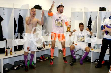 Fussball. Bundesliga Relegation. St. Poelten gegen SK Austria Klagenfurt .   Meisterjubel Austria Klagenfurt.  Christopher Cvetko, Philip Menzel, Torsten Mahrer. Klagenfurt, am 29.5.2021.
Foto: Kuess
www.qspictures.net
---
pressefotos, pressefotografie, kuess, qs, qspictures, sport, bild, bilder, bilddatenbank