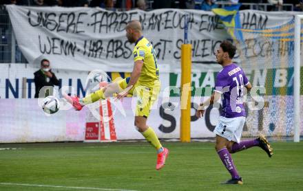 Fussball. Bundesliga Relegation. St. Poelten gegen SK Austria Klagenfurt .   Dor Hugy, (St. Poelten),  Simon Straudi  (Klagenfurt). Klagenfurt, am 29.5.2021.
Foto: Kuess
www.qspictures.net
---
pressefotos, pressefotografie, kuess, qs, qspictures, sport, bild, bilder, bilddatenbank