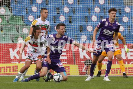 Fussball. Bundesliga. RZ Pellets WAC gegen FK Austria Wien.  Matthaeus Taferner, (WAC), Christoph Schoesswendter  (Wien). Wolfsberg, am 30.5.2021.
Foto: Kuess
www.qspictures.net

---
pressefotos, pressefotografie, kuess, qs, qspictures, sport, bild, bilder, bilddatenbank