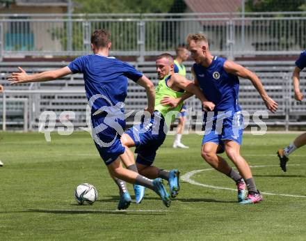 Fussball. Bundesliga. Training. SK Austria Klagenfurt .   Turgay Gemicibasi, Benjamin Hadzic. Klagenfurt, am 21.6.2021.
Foto: Kuess
www.qspictures.net
---
pressefotos, pressefotografie, kuess, qs, qspictures, sport, bild, bilder, bilddatenbank