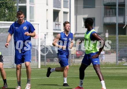 Fussball. Bundesliga. Training. SK Austria Klagenfurt. Ivan Saravanja, Fabian Miesenboeck, McMoordy King Huether. Klagenfurt, am 21.6.2021.
Foto: Kuess
www.qspictures.net
---
pressefotos, pressefotografie, kuess, qs, qspictures, sport, bild, bilder, bilddatenbank