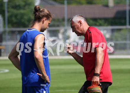 Fussball. Bundesliga. Training. SK Austria Klagenfurt . Patrick Greil, Trainer Peter Pacult . Klagenfurt, am 21.6.2021.
Foto: Kuess
www.qspictures.net
---
pressefotos, pressefotografie, kuess, qs, qspictures, sport, bild, bilder, bilddatenbank