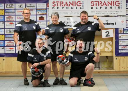 Socksport. EV Rottendorf gegen EV Angerberg.  Markus Wallner, Siegfried Stranig, Guenther Stranig, vorne:  Andreas Spendier, Horst Stranig, (Rottendorf). Oberglan, am 5.6.2021.
Foto: Kuess
www.qspictures.net
---
pressefotos, pressefotografie, kuess, qs, qspictures, sport, bild, bilder, bilddatenbank