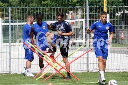 Fussball. Bundesliga. Training. SK Austria Klagenfurt. Philipp Menzel, Kwabe Schulz, Fabio Markelic. Klagenfurt, am 21.6.2021.
Foto: Kuess
www.qspictures.net
---
pressefotos, pressefotografie, kuess, qs, qspictures, sport, bild, bilder, bilddatenbank