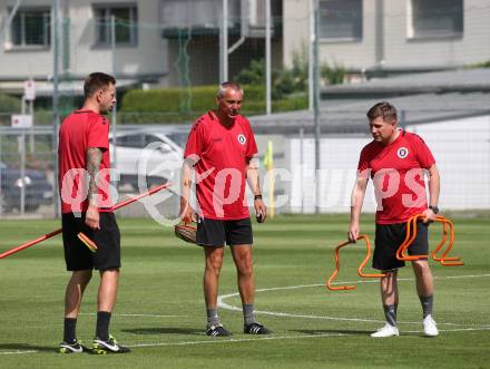 Fussball. Bundesliga. Training. SK Austria Klagenfurt .  Co-Trainer Martin Lassnig, Trainer Peter Pacult, Co-Trainer Wolfgang Schellenberg . Klagenfurt, am 21.6.2021.
Foto: Kuess
www.qspictures.net
---
pressefotos, pressefotografie, kuess, qs, qspictures, sport, bild, bilder, bilddatenbank