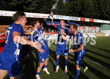 Fussball Kaerntner Liga. SAK gegen Treibach.   Meisterjubel Treibach. Fabian Christian Gangl, Moritz Leitner, Kevin Vaschauner, Arno Paul Kozelsky. KLagenfurt, am 26.6.2021.
Foto: Kuess
---
pressefotos, pressefotografie, kuess, qs, qspictures, sport, bild, bilder, bilddatenbank