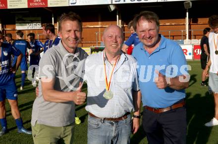 Fussball Kaerntner Liga. SAK gegen Treibach.   Meisterjubel Treibach. Klaus Mitterdorfer, Julius Grimschitz, Silvo Kumer. KLagenfurt, am 26.6.2021.
Foto: Kuess
---
pressefotos, pressefotografie, kuess, qs, qspictures, sport, bild, bilder, bilddatenbank