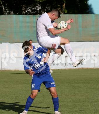 Fussball Kaerntner Liga. SAK gegen Treibach.  Darjan Aleksic  (SAK), Admir Jasic (Treibach). KLagenfurt, am 26.6.2021.
Foto: Kuess
---
pressefotos, pressefotografie, kuess, qs, qspictures, sport, bild, bilder, bilddatenbank