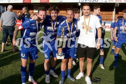 Fussball Kaerntner Liga. SAK gegen Treibach.   Meisterjubel Treibach. Kevin Vaschauner, Moritz Leitner, Hanno Ulrich Wachernig,  Vahid Muharemovic. KLagenfurt, am 26.6.2021.
Foto: Kuess
---
pressefotos, pressefotografie, kuess, qs, qspictures, sport, bild, bilder, bilddatenbank