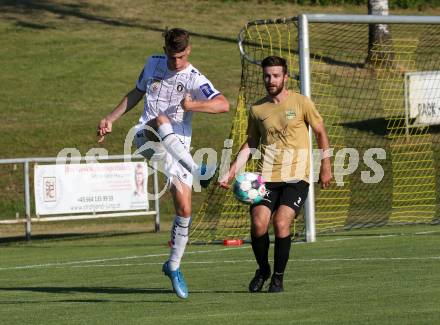 Fussball. Freundschaftsspiel. Koettmannsdorf gegen Austria Klagenfurt.   Fabian Janschitz (Koettmannsdorf),  Tim Maciejewski (Klagenfurt). Klagenfurt, am 28.6.2021.
Foto: Kuess
www.qspictures.net
---
pressefotos, pressefotografie, kuess, qs, qspictures, sport, bild, bilder, bilddatenbank