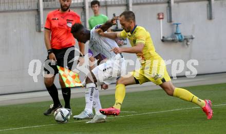 Fussball. Bundesliga. Trainingsspiel.  Austria Klagenfurt gegen SV Licht-Loidl Lafnitz. Gloire Amanda  (Klagenfurt),  Georg Grasser (Lafnitz). Klagenfurt, am 9.7.2021.
Foto: Kuess
www.qspictures.net
---
pressefotos, pressefotografie, kuess, qs, qspictures, sport, bild, bilder, bilddatenbank