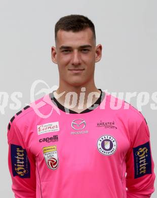 Fussball. Bundesliga. Austria Klagenfurt. Mannschaftsfototermin. Portrait.  Lennart Moser. Klagenfurt, am 8.7.2021.
Foto: Kuess
www.qspictures.net
---
pressefotos, pressefotografie, kuess, qs, qspictures, sport, bild, bilder, bilddatenbank
