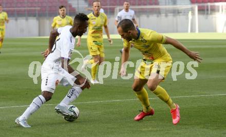 Fussball. Bundesliga. Trainingsspiel.  Austria Klagenfurt gegen SV Licht-Loidl Lafnitz.  Gloire Amanda (Klagenfurt), Georg Grasser  (Lafnitz). Klagenfurt, am 9.7.2021.
Foto: Kuess
www.qspictures.net
---
pressefotos, pressefotografie, kuess, qs, qspictures, sport, bild, bilder, bilddatenbank