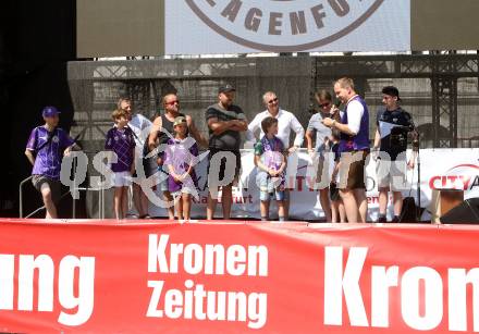 Fussball. Bundesliga. Austria Klagenfurt. Aufstiegsfeier. Mannschaftspraesentation. Klagenfurt, am 10.7.2021.
Foto: Kuess
www.qspictures.net
---
pressefotos, pressefotografie, kuess, qs, qspictures, sport, bild, bilder, bilddatenbank