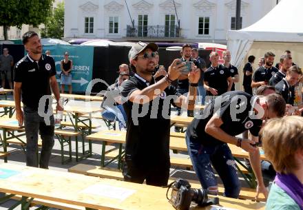 Fussball. Bundesliga. Austria Klagenfurt. Meisterfeier. Mannschaftspraesentation. Klagenfurt, am 10.7.2021.
Foto: Kuess
www.qspictures.net
---
pressefotos, pressefotografie, kuess, qs, qspictures, sport, bild, bilder, bilddatenbank