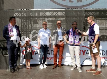 Fussball. Bundesliga. Austria Klagenfurt. Aufstiegsfeier, Mannschaftspraesentation. Buergermeister Christian Scheider, Klaus Mitterdorfer, Herbert Matschek, Stadtrat Franz Petritz, Christian Rosenzopf. Klagenfurt, am 10.7.2021.
Foto: Kuess
www.qspictures.net
---
pressefotos, pressefotografie, kuess, qs, qspictures, sport, bild, bilder, bilddatenbank