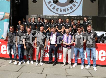 Fussball. Bundesliga. Austria Klagenfurt. Aufstiegsfeier. Mannschaftspraesentation. Klagenfurt, am 10.7.2021.
Foto: Kuess
www.qspictures.net
---
pressefotos, pressefotografie, kuess, qs, qspictures, sport, bild, bilder, bilddatenbank