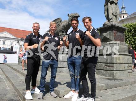 Fussball. Bundesliga. Austria Klagenfurt. Aufstiegsfeier. Mannschaftspraesentation. Turgay Gemicibasi, Christopher Cvetko, Phillip Menzel, Herbert Paul. . Klagenfurt, am 10.7.2021.
Foto: Kuess
www.qspictures.net
---
pressefotos, pressefotografie, kuess, qs, qspictures, sport, bild, bilder, bilddatenbank