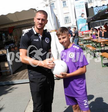Fussball. Bundesliga. Austria Klagenfurt. Aufstiegsfeier. Mannschaftspraesentation. Turgay Gemicibasi . Klagenfurt, am 10.7.2021.
Foto: Kuess
www.qspictures.net
---
pressefotos, pressefotografie, kuess, qs, qspictures, sport, bild, bilder, bilddatenbank