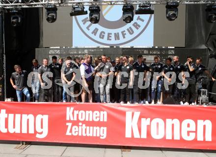 Fussball. Bundesliga. Austria Klagenfurt. Meisterfeier. Mannschaftspraesentation. Klagenfurt, am 10.7.2021.
Foto: Kuess
www.qspictures.net
---
pressefotos, pressefotografie, kuess, qs, qspictures, sport, bild, bilder, bilddatenbank