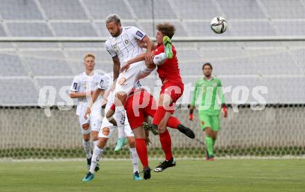 Fussball Bundesliga. Terstspiel. FC St. Veit gegen SK Austria Klagenfurt.  Christian Flores (St.Veit), Markus Pink  (Klagenfurt). St. Veit, am 13.7.2021.
Foto: Kuess
---
pressefotos, pressefotografie, kuess, qs, qspictures, sport, bild, bilder, bilddatenbank
